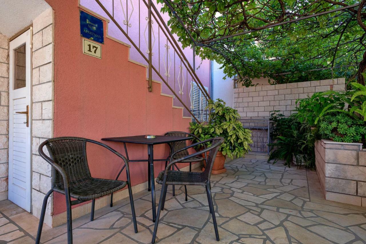 Apartments Ana Buratovic Stari Grad  Exterior photo